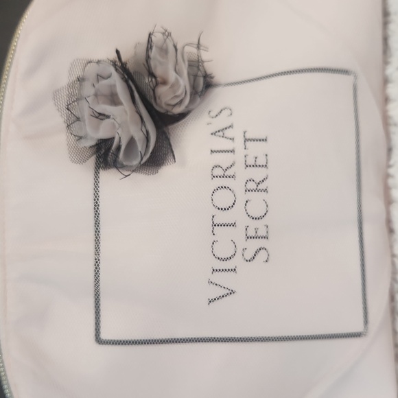 Limited Edition Victoria's Secret Lace Beauty Bag Tease with Lace Applique NWOT - Picture 3 of 9